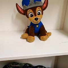 Peluche paw patrol hondje, come riportato da IKEA Utrecht utilizzando iLost