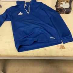 Mellény Adidas blauw, amint azt Artis az iLost segítségével jelentette.