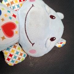 Peluche pulseira, como reportado por IKEA Lyon Grand Parilly utilizando o iLost