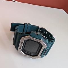 Horloge groen Smael، كما تم الإبلاغ عنه عبر iLost