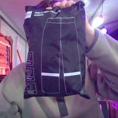 Pantalóns de choiva Hema, segundo informou Into The Great Wide Open usando iLost