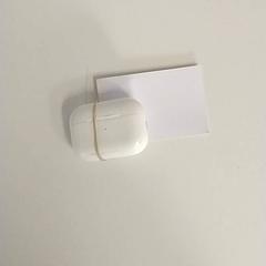 Funda para airpods, segundo informou Regio Antwerpen - Brussel usando iLost