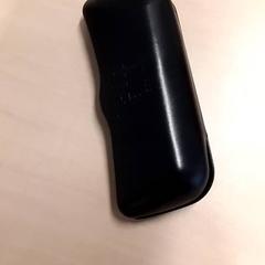 Estuche para lentes con lentes, segundo informou RET usando iLost