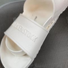 Sandali Witte Birkenstock slippers maat 45, come riportato da UMC Utrecht utilizzando iLost