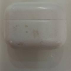 Estuche de airpods, ha sido reportado por allGo Almere con iLost