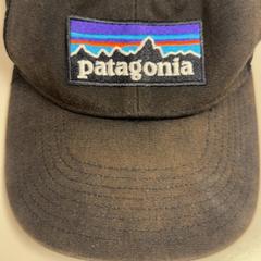 Gorra de beisbol, segons ha informat Pathé Tuschinski mitjançant iLost