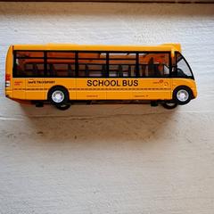 Autíčko Schoolbus geel, jak nahlášeno DierenPark Amersfoort pomocí iLost