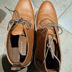 Men`s shoes, iLost를 사용하여 MEININGER Hotel Amsterdam City West에 보고됨