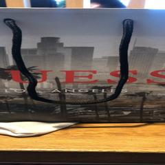 Purchase guess, segons ha informat Designer Outlet Roermond mitjançant iLost