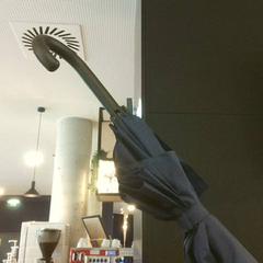 Umbrella dark blue, as reported by MEININGER Hotel Vienna Downtown Franz using iLost