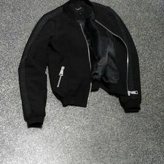 Jas, a été signalé par Connexxion Hoekse Waard/Goeree Overflakkee utilisant iLost