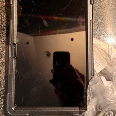 Tablet Zwart, gevonden met wereldstekker, zoals gemeld door Van der Valk Hotel Wolvega Heerenveen met iLost