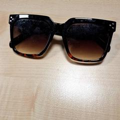 Gafas de sol, ha sido reportado por Gemeente Roermond con iLost
