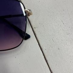 Gafas de sol, segundo informou HTM usando iLost