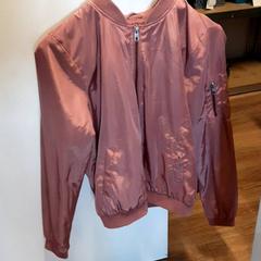 Chaqueta, segundo informou Qbuzz ZHN usando iLost