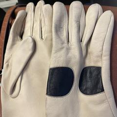 Lederen handschoenen, gerapporteerd met iLost