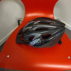 Kask rowerowy zwart/grijs, zgłoszono przez Connexxion Zeeland przy użyciu iLost