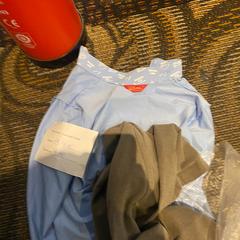 Galtza en shirt, gisa salatu by Haven Hotel Rotterdam iLost erabiliz