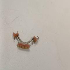 Aparelho dentário, como reportado por IKEA Toulouse utilizando o iLost