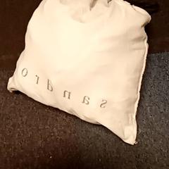 베개, 가방 & 옷, iLost를 사용하여 Mövenpick Hotel Amsterdam City Centre에 보고됨
