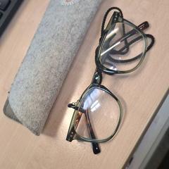 Lentes Avec étui, segundo informou IKEA Grenoble usando iLost
