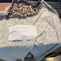 Pyžama & Kalhoty cheetah print, jak nahlášeno Haven Hotel Rotterdam pomocí iLost