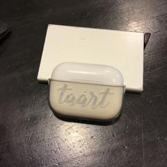 Earcase, as reported by Qbuzz U-OV using iLost
