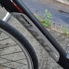 Fahrrad zwart met zilveren details Giant, gemeldet von Gemeente Stekene über iLost