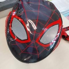 İLost kullanarak Arriva Limburg Zuid tarafından bildirildiği gibi Sırt çantası spiderman