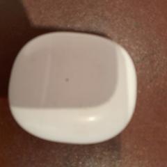 Airpods fodral blanc, rapporterat av TCL med iLost