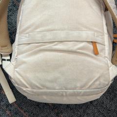 Mochila Beige, como reportado por Connexxion Amstelland-Meerlanden Schiphol Noord utilizando o iLost