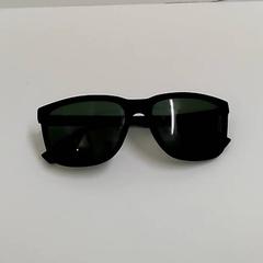 Gafas de sol, segundo informou Bobbejaanland usando iLost
