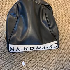 Zwarte Rugtas, ha sido reportado por Gemeente Hilversum usando iLost