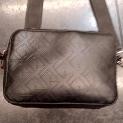 Tasche, gemeldet von Rotterdam The Hague Airport über iLost