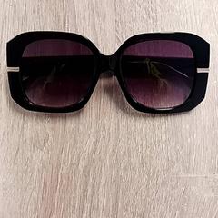 Des lunettes de soleil, a été signalé par EBS Spijkenisse utilisant iLost