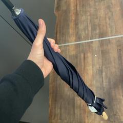 Paraplu Black Blue, zoals gemeld door MEININGER Hotel Dresden Zentrum met iLost