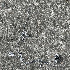Silver necklace with black stone, ha sido reportado a iLost