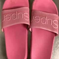 Schuh Pink, gemeldet von MEININGER Hotel Copenhagen über iLost