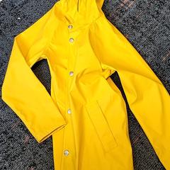 Raincoat & Jacket, as reported by Connexxion Haarlem IJmond using iLost