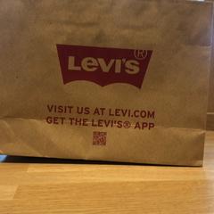 Purchase levis, come riportato da Designer Outlet Roermond utilizzando iLost