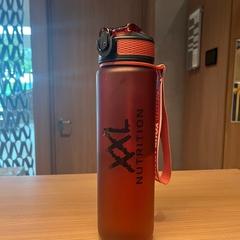 Bouteille d'eau Bordeauxrood, a été signalé par Van der Valk Hotel Deventer utilisant iLost