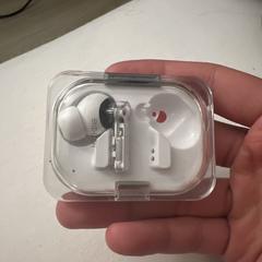 Earphone case, som rapportert til iLost
