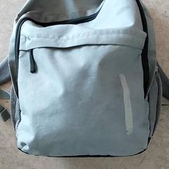 Mochila Grijs, ha sido reportado por Regio Oost-Vlaanderen con iLost