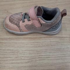 Tenisky Rose et gris, ako bolo nahlásené IKEA Villiers-sur-Marne pomocou iLost