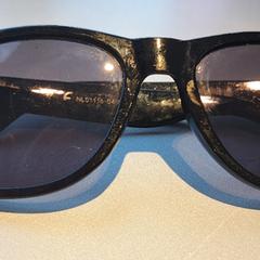 Gafas de sol, segundo informou Madurodam usando iLost