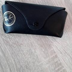 Estuche para lentes con lentes Zwart, segundo informou EBS Tramplein usando iLost