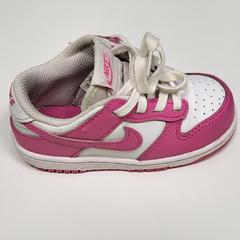 Shoes Roze/wit, as reported by Gemeente Ede using iLost