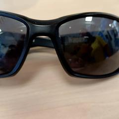 Gafas de sol Noir, segundo informou IKEA Strasbourg usando iLost