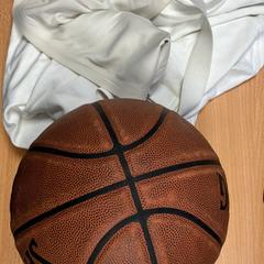 Bola de basquetebol, Tshirt & Roupa desportiva, como reportado por Sheraton Brussels Airport Hotel utilizando o iLost