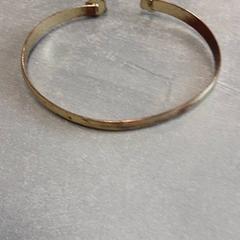 Armband Goud, zoals gemeld door Arriva Friesland / Groningen met iLost